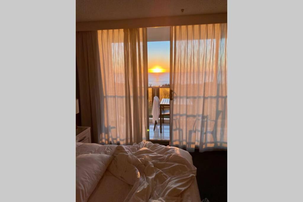 Ocean Bliss - Top Floor Beachfront Studio With Amazing Views ! Маркула Экстерьер фото